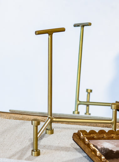 8" Antique Brass Easel