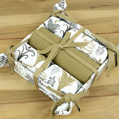 Three Towels in Napkin Holder - Gold Trees