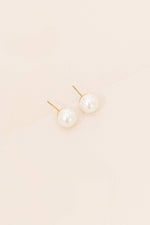 Flawless Pearl Stud Earrings: Medium