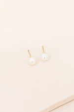 Flawless Pearl Stud Earrings: Medium