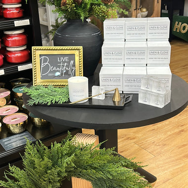 Linen & Clove Holiday Signature Candle