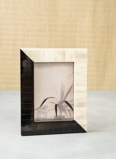 5x7 Black & White Photo Frame