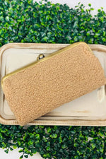 Sherpa Kiss Lock Clutch - Camel