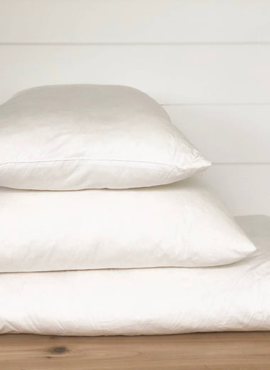 Down Alternative Pillow Inserts: 22" x 22"