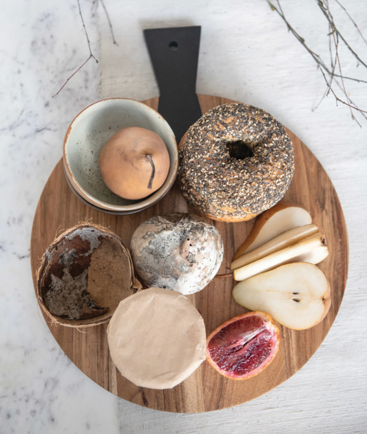 Round Acacia Wood Cutting Board with Black Handle